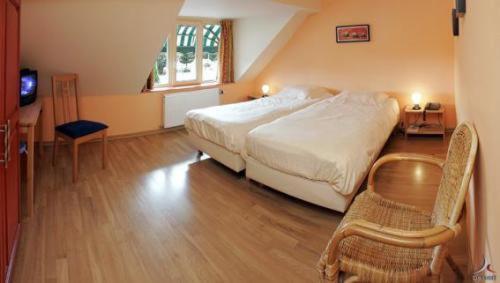 Hotel Aux Massotais Petites Tailles Ruang foto